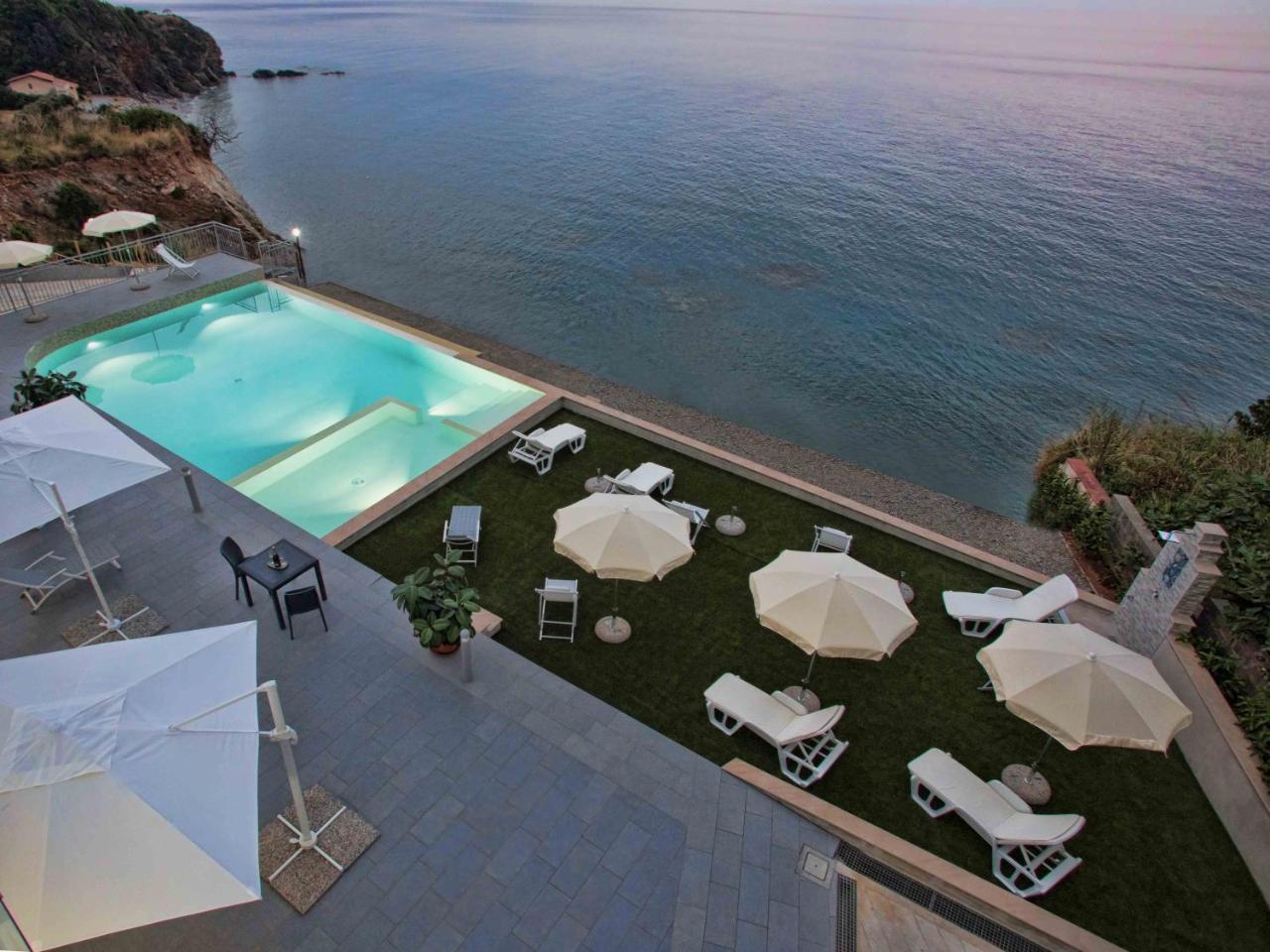 Cala Del Faro *